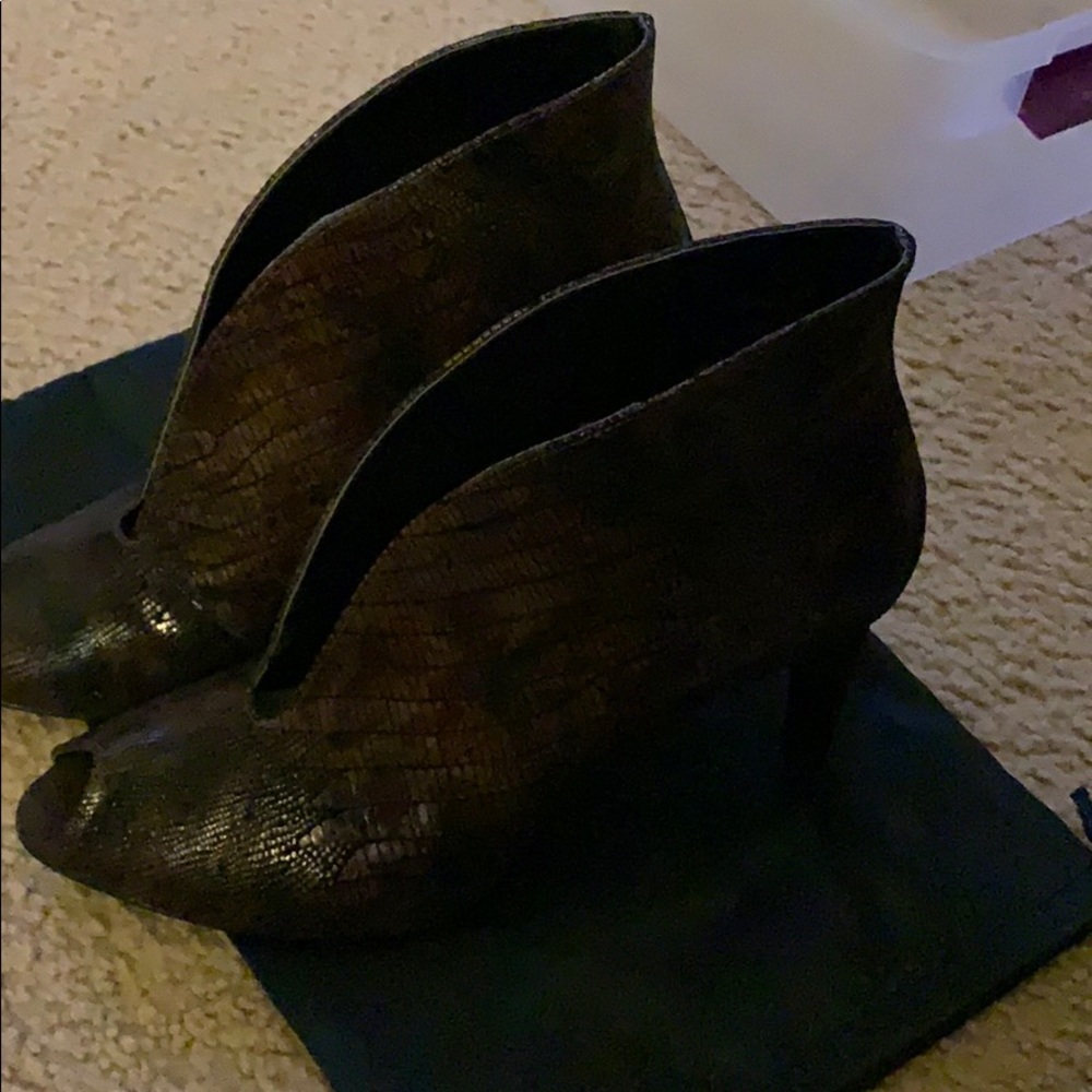 Shoes - Picture 5 of 6